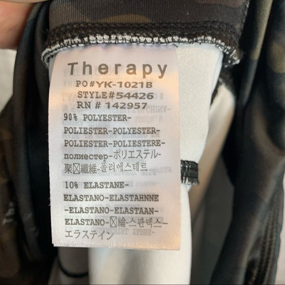 Therapy performance compression leggings camo size large - Picture 9 of 9